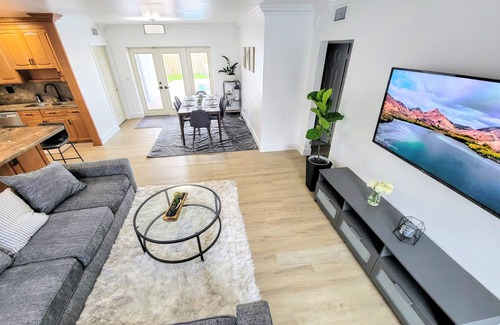 Driftwood House | MidCentury Modern Home w/Pool near Hardrock Casino