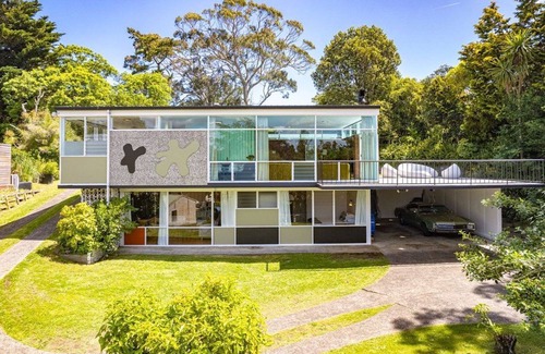 Whanganui House | Midcentury Modern Masterpiece - 4bedroom Home in Whanganui