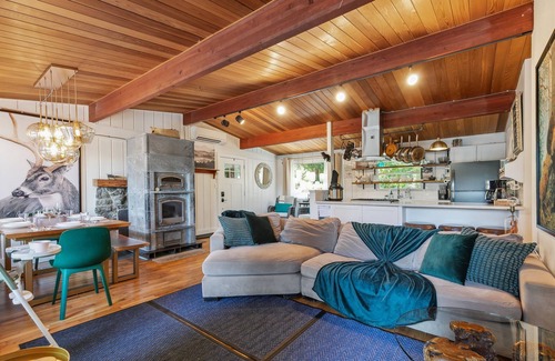Sammamish Cabin | Midcentury Waterfront Retreat w/hottub dock beach