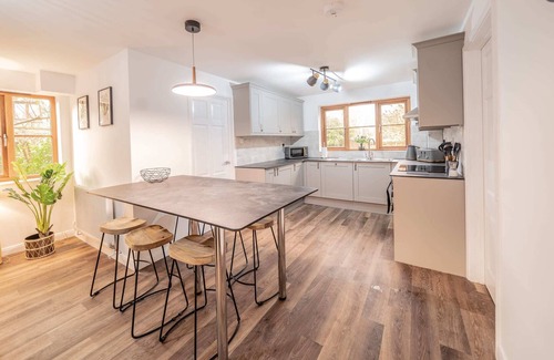 Didcot House | Middle Ashbrook - up to 6 bed - 3.5 bathrooms