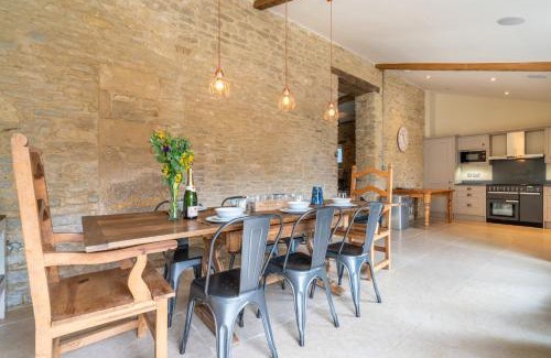 Dyrham House | Middle Barn