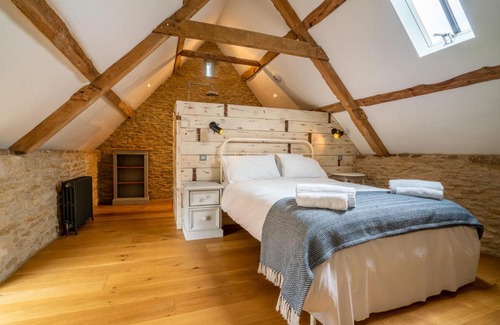 Dyrham House | Middle Barn
