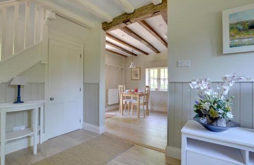 Charcott House | Middle Barn