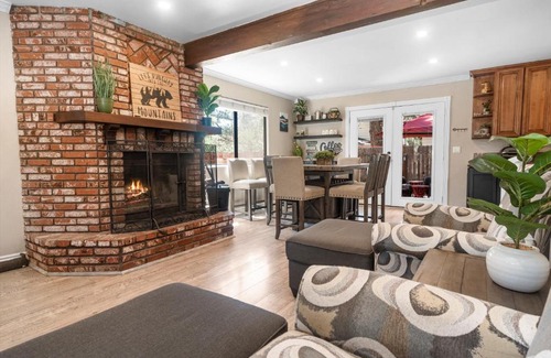Woodlands Ski Chalet | Middle Bear Chalet -Perfect getaway for a weekend in the mountains!