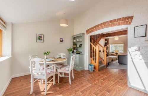 Upper Dicker House | Middle Cottage - Chiddingly
