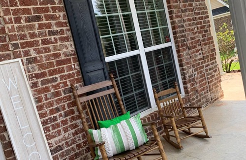 Warner Robins House | Middle GA Getaway/Retreat Location - 5 bedroom Home