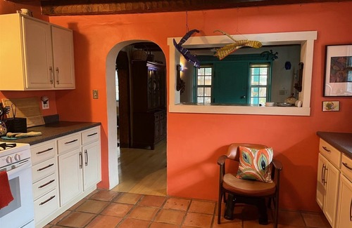 Taos House | Middle of Town Close to Everything