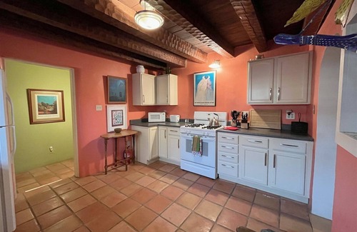 Taos House | Middle of Town Close to Everything