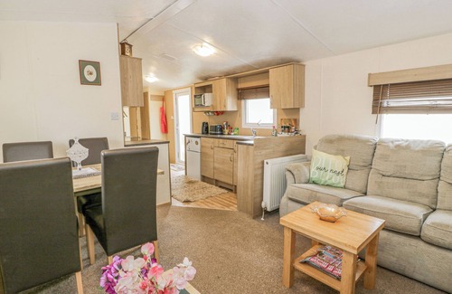 Tarbolton Cottage | MIDDLEMUIR RETREAT, pet friendly in Tarbolton
