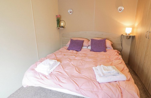 Tarbolton Cottage | MIDDLEMUIR RETREAT, pet friendly in Tarbolton