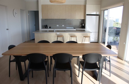Middleton House | Middleton Surfers Beach - “Black Cockatoo”: Sea Views, 200m to Beach & Modern