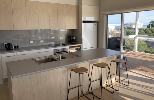 Middleton House | Middleton Surfers Beach - “Black Cockatoo”: Sea Views, 200m to Beach & Modern