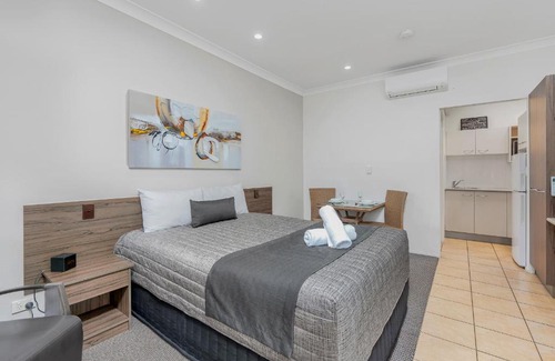 Emerald Hotel | Midlander Motor Inn