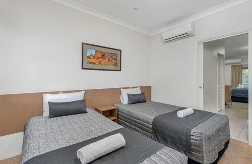 Emerald Hotel | Midlander Motor Inn