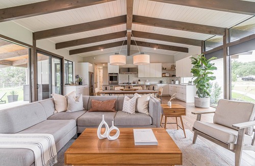 New Braunfels House | MidMod Luxury Retreat- Heated Pool and Spa, Game Room, Fire Pit, Sleeps 12