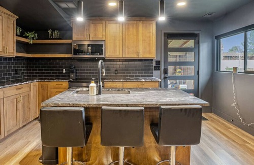 South Jordan House | Midnight Poolhouse| Pool | Hot Tub | Sauna