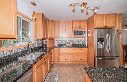 Spenard House | Midnight Sun Getaway, 5 min. from the Airport! SAUNA & Deck