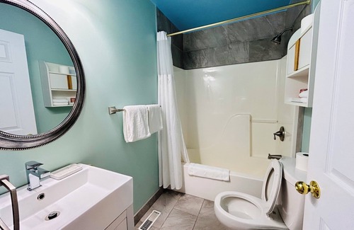 Whitehorse Hotel | Midnight Sun Inn