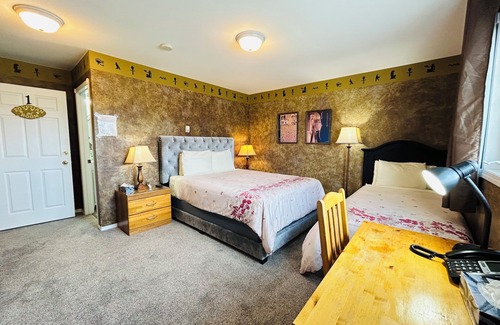 Whitehorse Hotel | Midnight Sun Inn
