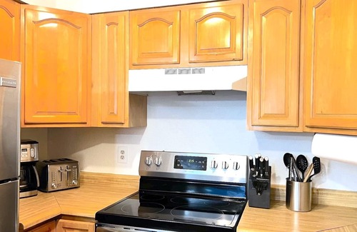 Sand Lake Apartment | Midnight Sun - Near Airport and Shopping