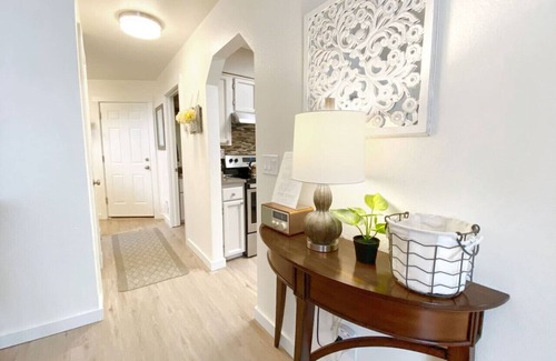 Abbott Loop House | Midnight Sun Retreat - Close to Trails, Shopping
