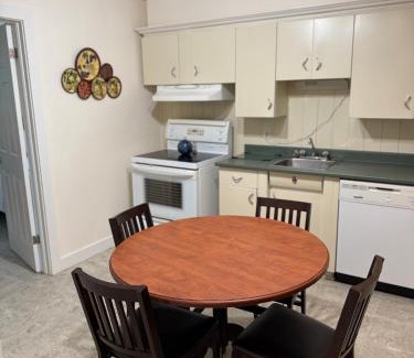 Waterford Valley Apartment | Midstream Manor Unit 10, 2 Bedroom Apartment
