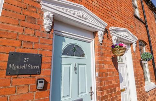 City Centre House | Midsummer Cottage