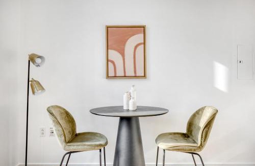 Central New York City Apartment | Midtown 1BR w Gym WD across from Rock Center NYC-670