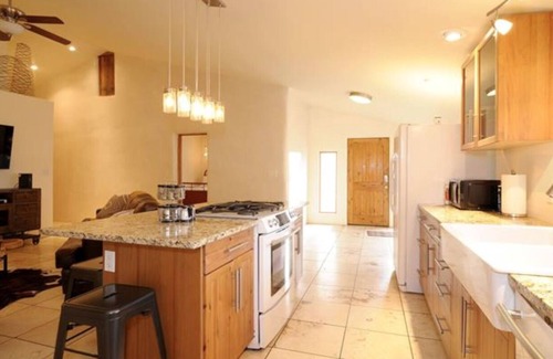 Santa Fe House | Midtown 2 bed Casita with A/C, Fast WiFi, Private Garden and Parking/2Cars.