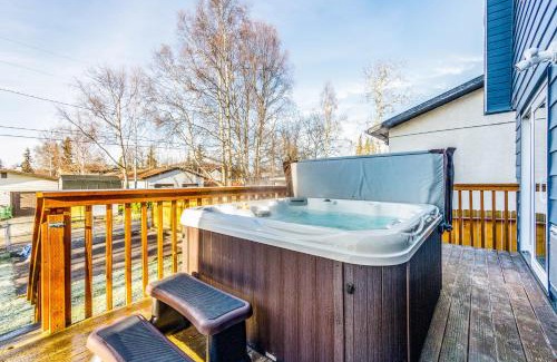 Tudor Area House | Midtown Anchorage Basecamp Condo B
