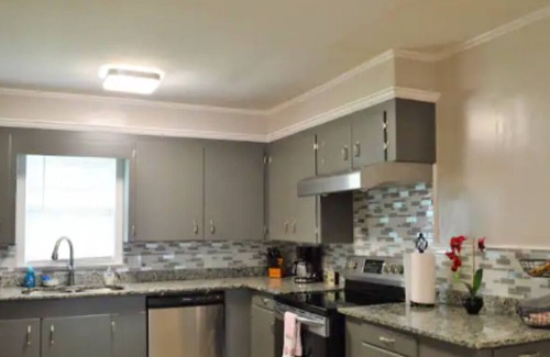 Hattiesburg House | MIDTOWN AQUAMARINE- SMART HOME, WALK TO ZOO!