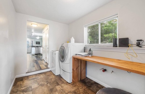 Coeur d'Alene House | Midtown Bungalow, 3 blocks to shops & dining!