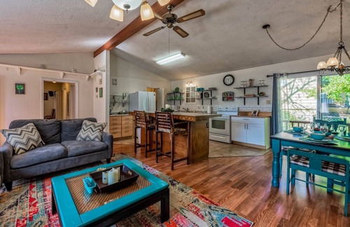 Ruidoso House | MidTown Clover Cabin-DEER! Pet Friend, Walk to Shops, Park