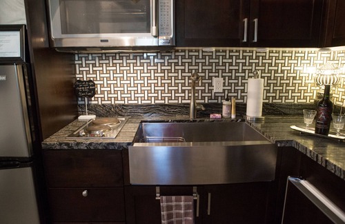 Woodlea Cottage | Midtown Detached Studio Cottage-Heated Pool & Hot Tub-Covered-Gated Parking