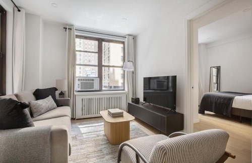 Turtle Bay Apartment | Midtown East 2br w gym wd nr Grand Central NYC-1145