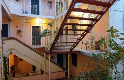 Estate Queens Quarter House | Midtown Guest House