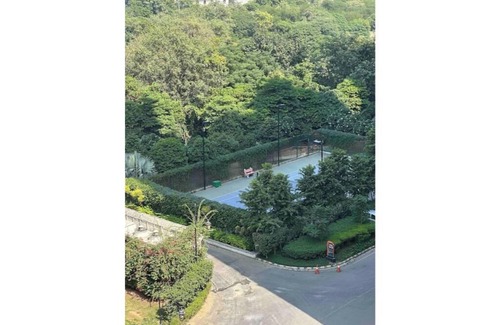 New Delhi Apartment | Midtown Studio Apt in DLF Capital West Delhi