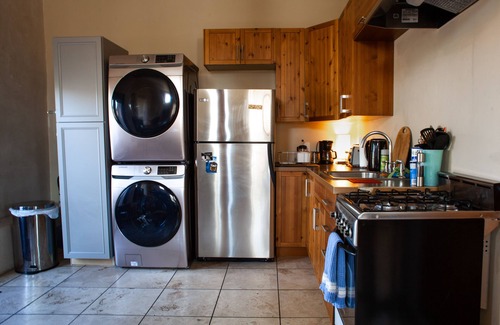 Santa Fe House | Midtown Sunlit Casita with Super Fast WiFi, A/C, Private Patio and Parking.