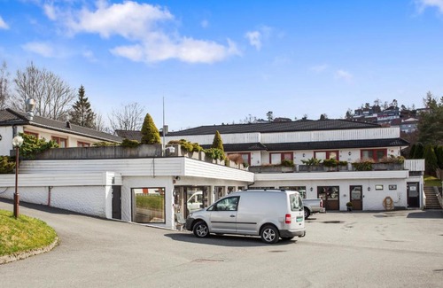 Fana Hotel | Midttun Motell & Camping AS
