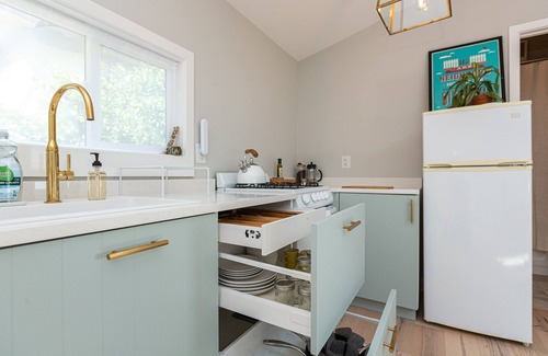 Dimond Apartment | Midvale Mama, Heart of Oakland's Laurel District