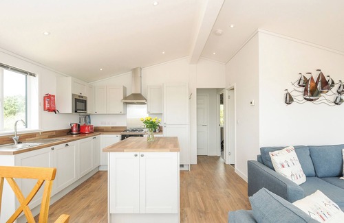 Torpoint Cottage | MIDWAY LODGE, romantic, character holiday cottage in Kingsand