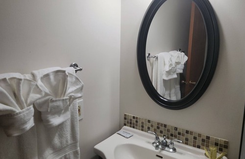 Radisson Hotel | Midway Motel