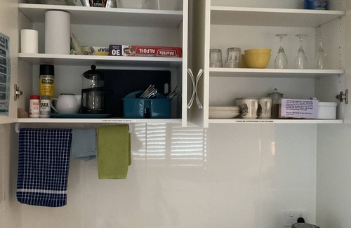 Glenelg Bed & Breakfast | Miffy at Glenelg - close to tram, beach, Glenelg Oval. Sleeps up to 4*