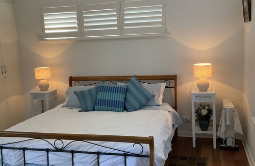 Glenelg Bed & Breakfast | Miffy at Glenelg - close to tram, beach, Glenelg Oval. Sleeps up to 4*