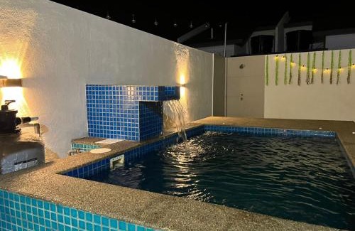Si Rusa House | Mika mayung 136 Homestay with child pool