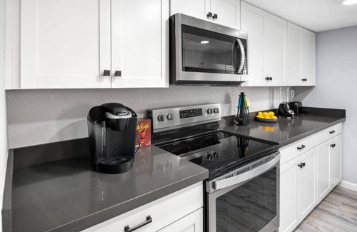 Cavalier Vista Condo | Mike's #124 · Cozy 1bd in ❤ of Old Town | Heated Pool, HotTub
