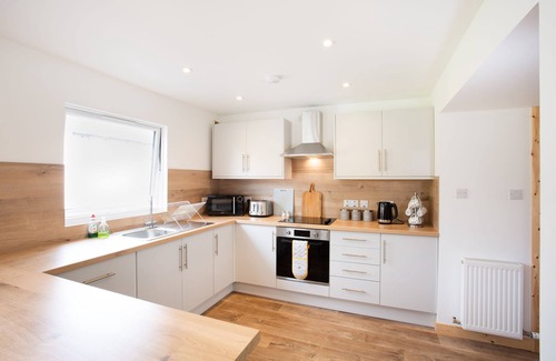 Alness Apartment | Mike’s Cottage | 3-Bed + Garden, Wi-Fi & Parking