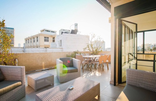 Tel Aviv Apartment | MIKLAT 4BR Chic Duplex Penthouse with Terrace by FeelHome