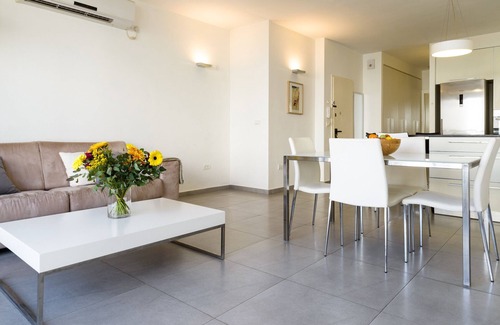 Tel Aviv Apartment | MIKLAT Full Comfort 1BR near Frishman Beach by FeelHome