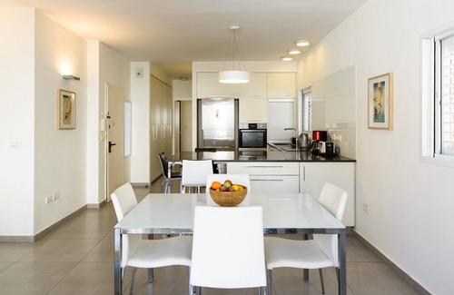 Tel Aviv Apartment | MIKLAT Full Comfort 1BR near Frishman Beach by FeelHome